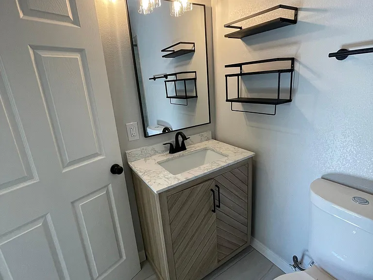 15523 Kingsbury St — Photo 4
