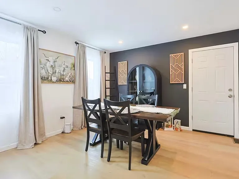 15 Manhattan Street — Photo 10