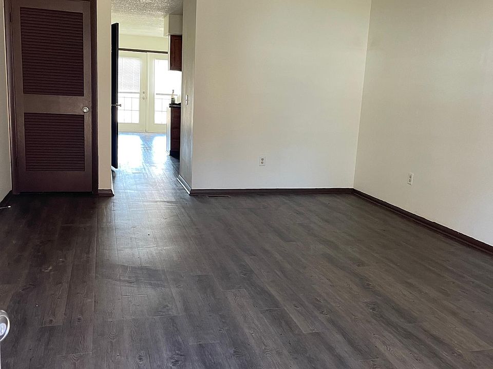 1st image of 5255 S Oakwood Dr