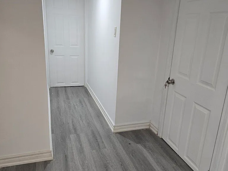 8 York St #BASEMENT — Photo 7