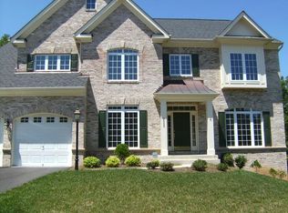 3329 Dondis Creek Dr, Triangle, VA 22172