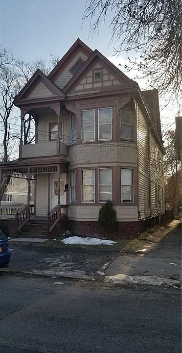 2nd image of 176 Hobart St #3