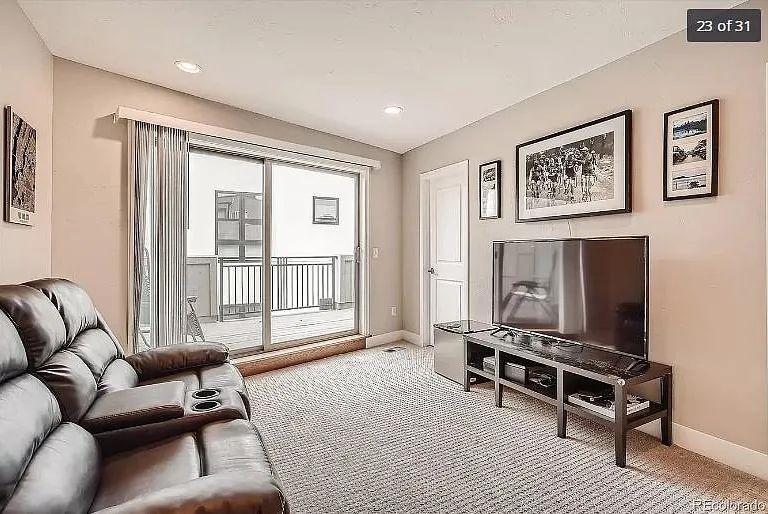 1223 N Perry St — Photo 22