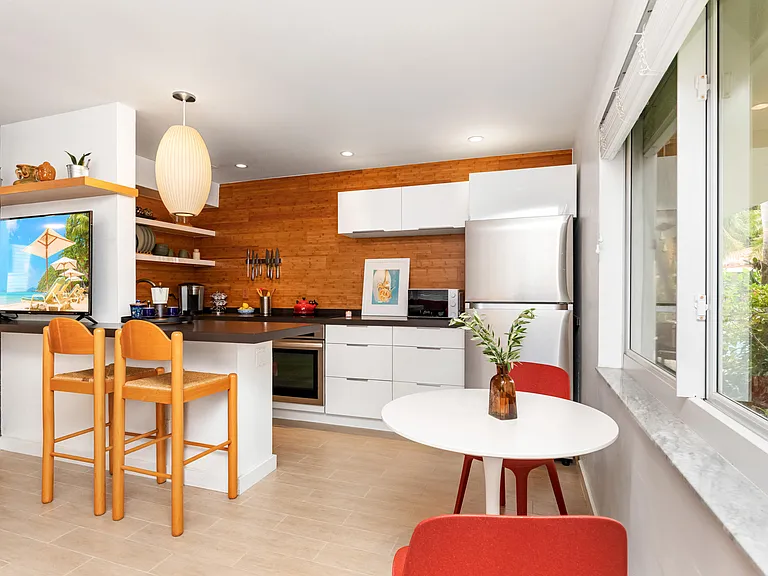 615 NE 10th Ave #101B — Photo 4