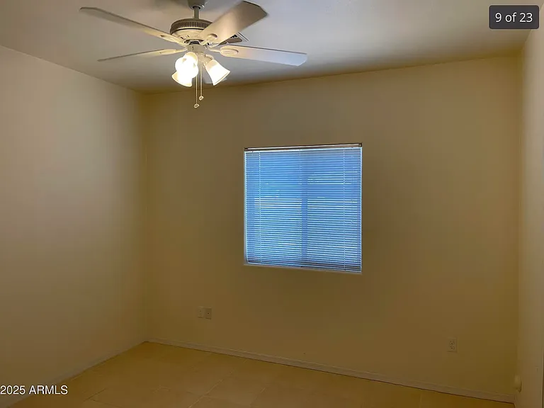 512 W Brown St — Photo 16