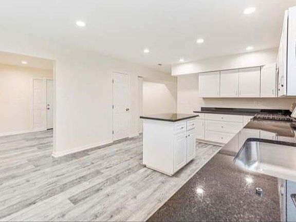 5th image of 4626 Windsor Dr