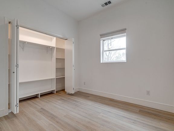 5th image of 2323 Douglas Ave