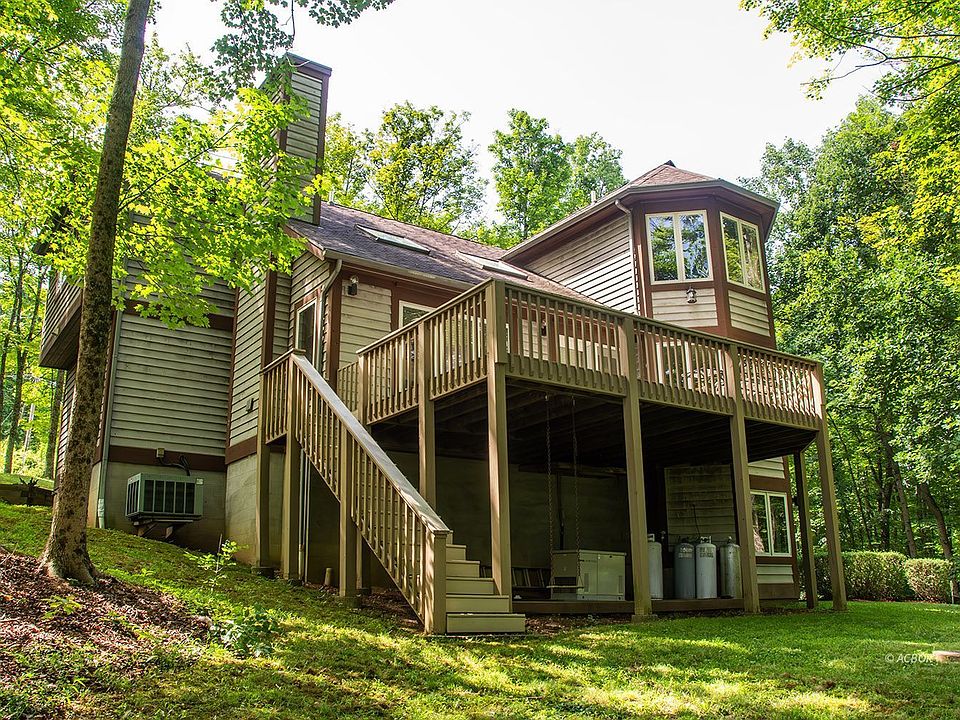 2nd image of 10880 Peach Ridge Rd
