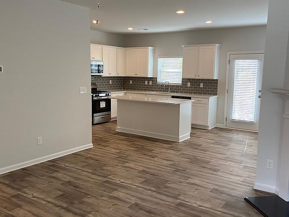 3rd image of 72 Laurel Ln