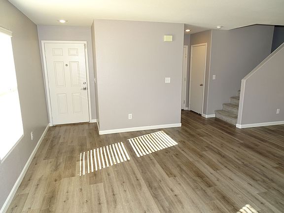 4th image of 932 Purdy Lodge St