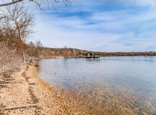 147 Coveview Rd, Hollister, MO 65672