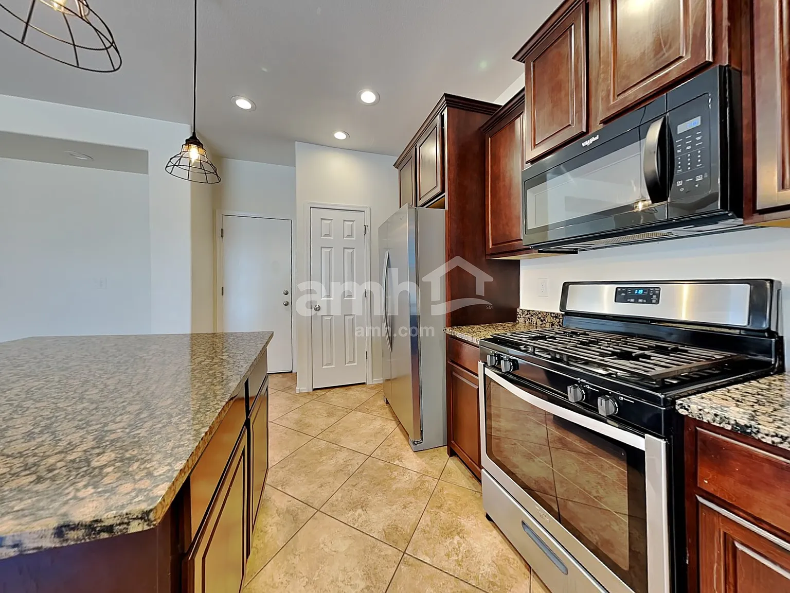 3 bed, 2.5 bath, 1906 sqft, $2,400 — Photo 4
