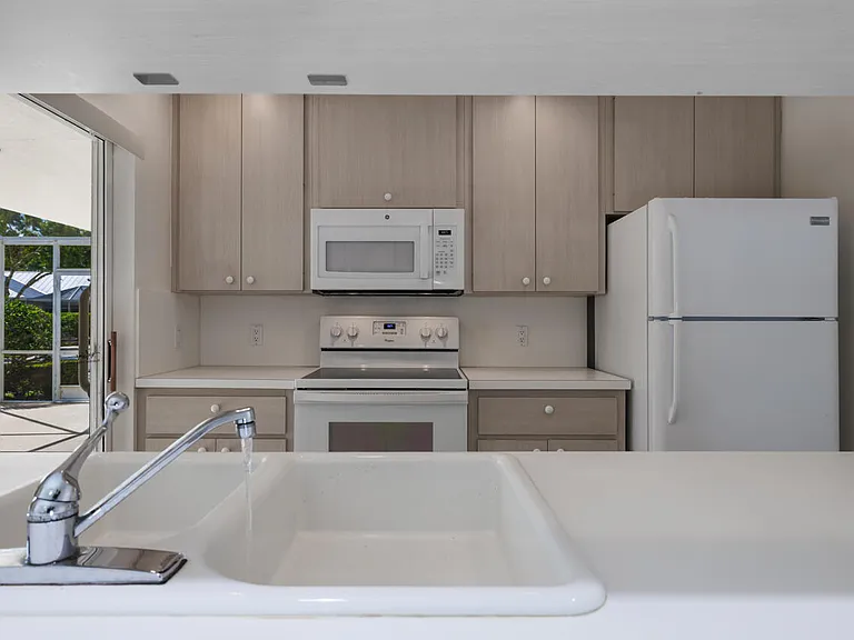 1560 SW Waterfall Blvd — Photo 10