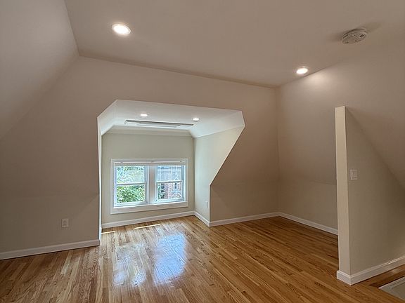 4th image of 112 Blaisdell St #3