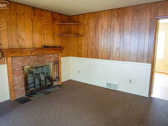 5th image of 295 North Dr