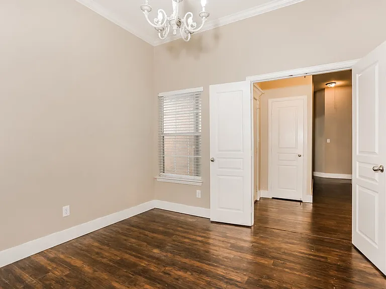 915 Joshua Dr — Photo 5