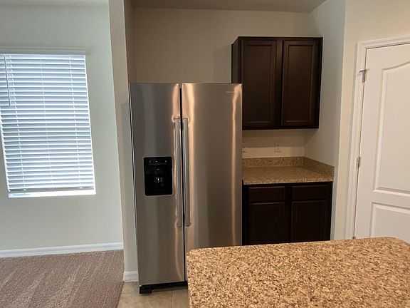 5th image of 429 Squires Grove Dr