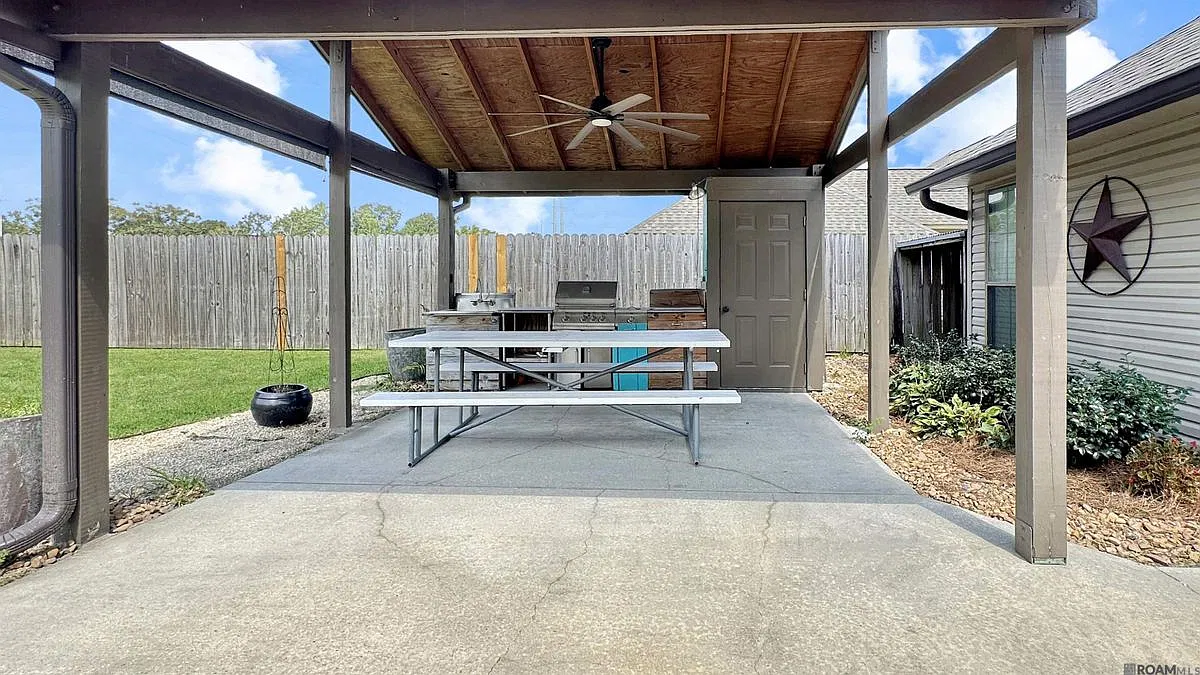 3 bed, 2.0 bath, 1520 sqft, $2,200 — Photo 4