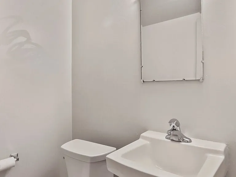 620 6th Ave — Photo 11
