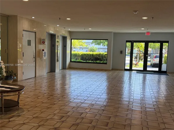 1301 NE 7th St, Hallandale, FL