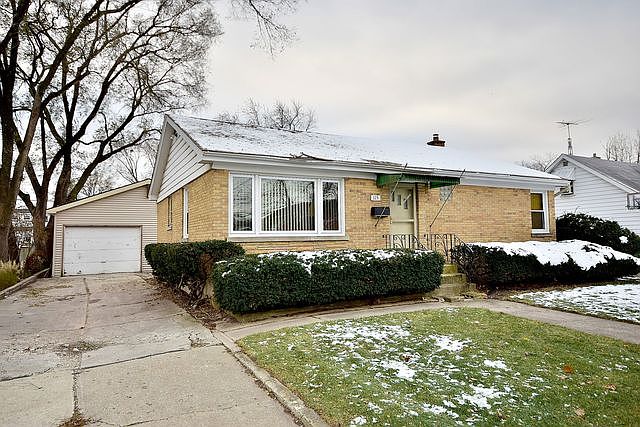 1st image of 115 Village Dr