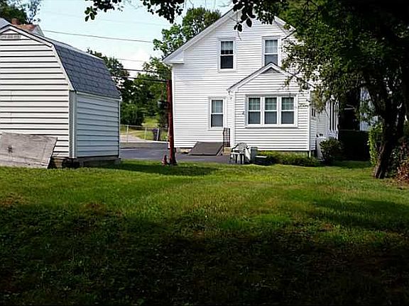 3rd image of 22 Youngs Ave