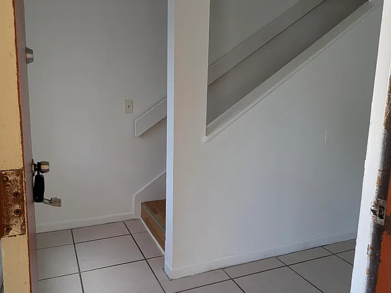 174 San Juan Cir — Photo 2