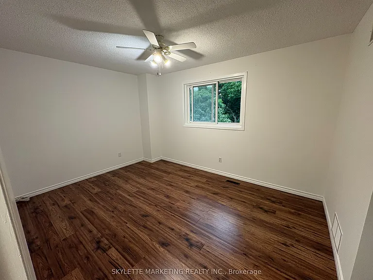 1782 Meadowview Ave — Photo 6
