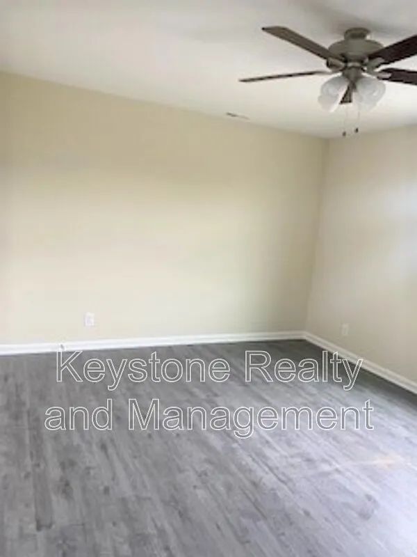 Building Photo - 129 Mace Ln #4