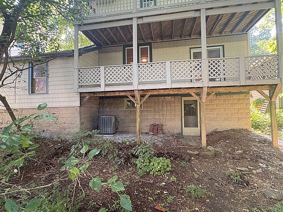 3rd image of 986 Catherine St
