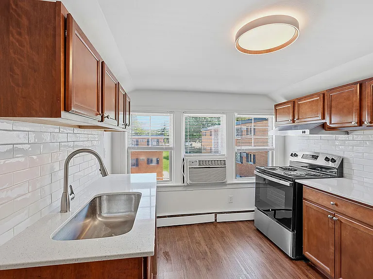 202 N East St #29 — Photo 4