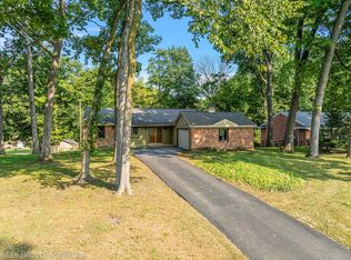 1496 Rochingham Dr, Rochester Hills, MI 48309