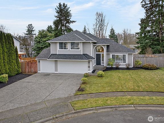 2nd image of 618 203rd Street SE