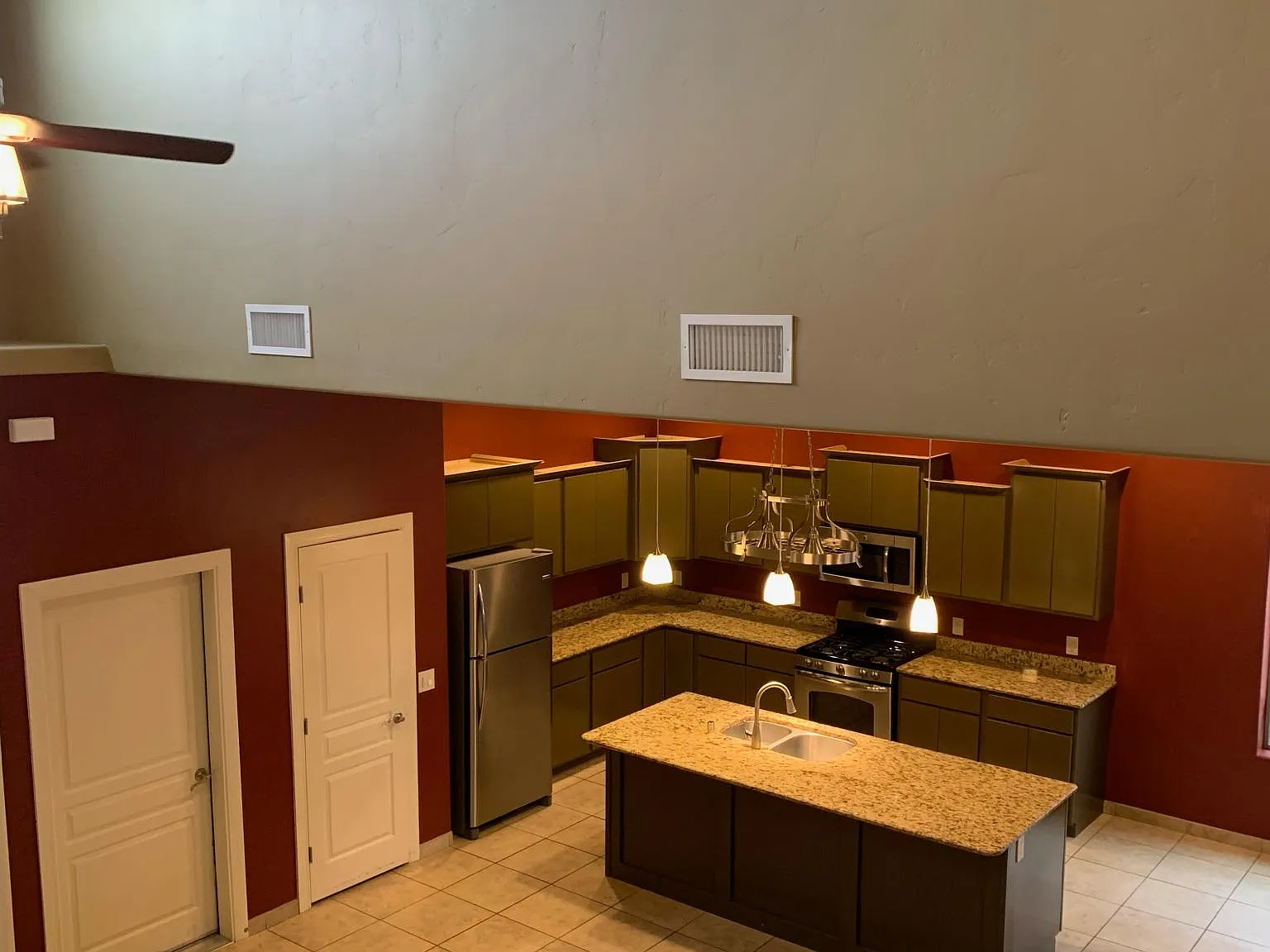 3 bed, 2.5 bath, 2155 sqft, $1,945 — Photo 3