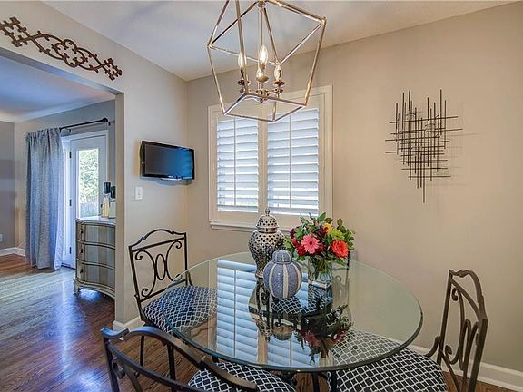 5th image of 9609 Perry Ln