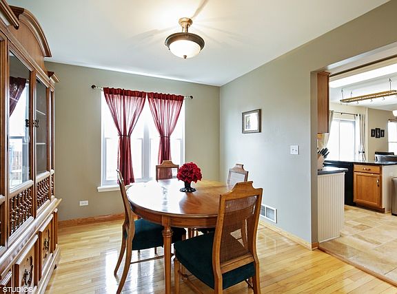 4th image of 12 Westminster Ct