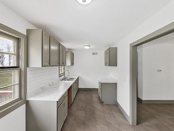 5th image of 3546 S Southwood Dr