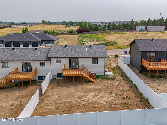 3rd image of 1646 Marilyn Way