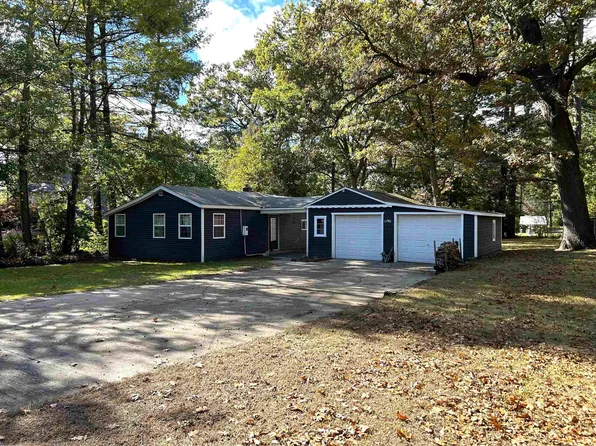 1190 Beach Dr, Lake Orion, MI 48360