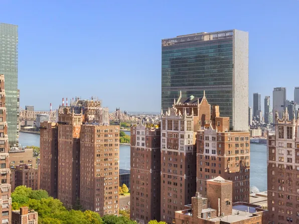 300 East 40th Street image 6 of 15