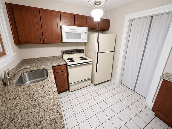 2nd image of 1014 Mirror St