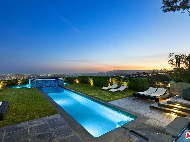 2260 Sunset Plaza Dr — Photo 34