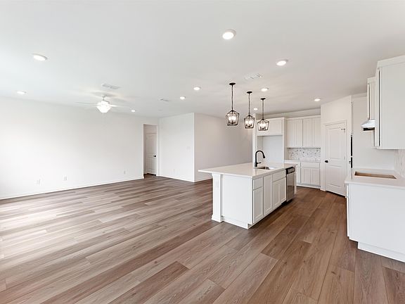 Devonshire - Henderson Interior Image 4