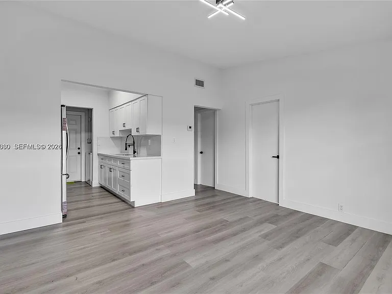 2195 W 5th Ave #1 — Photo 2