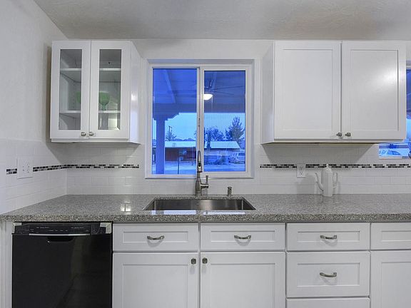 4th image of 7312 E Beverly Dr