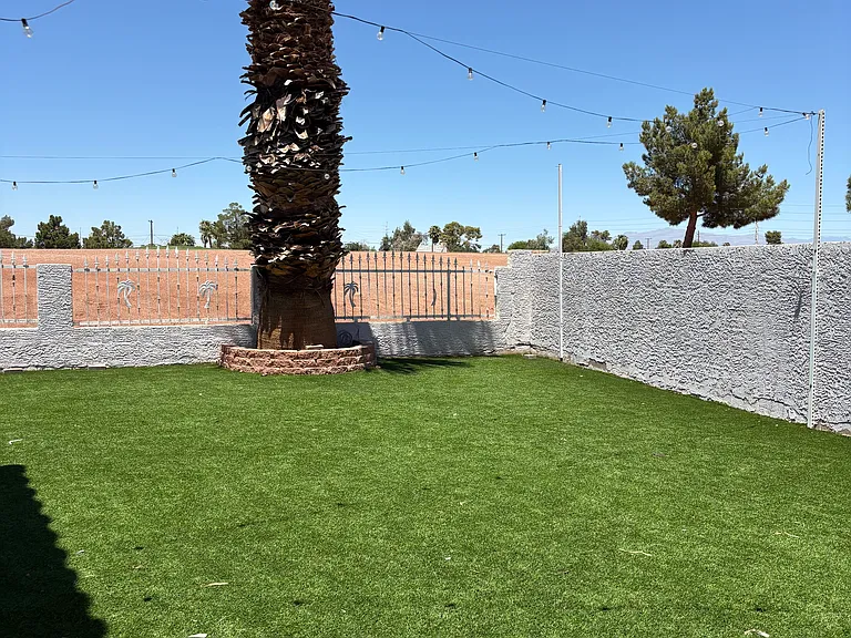 2591 Raywood St — Photo 3