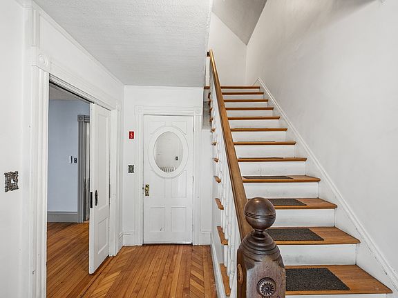 4th image of 161 Pleasant St