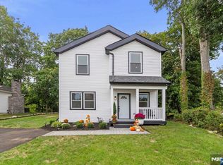 78 Maple Ln, Wayne, NJ 07470