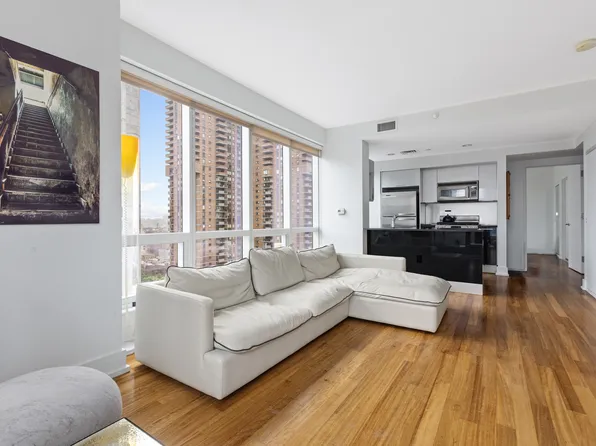 350 West 42nd Street image 4 of 10