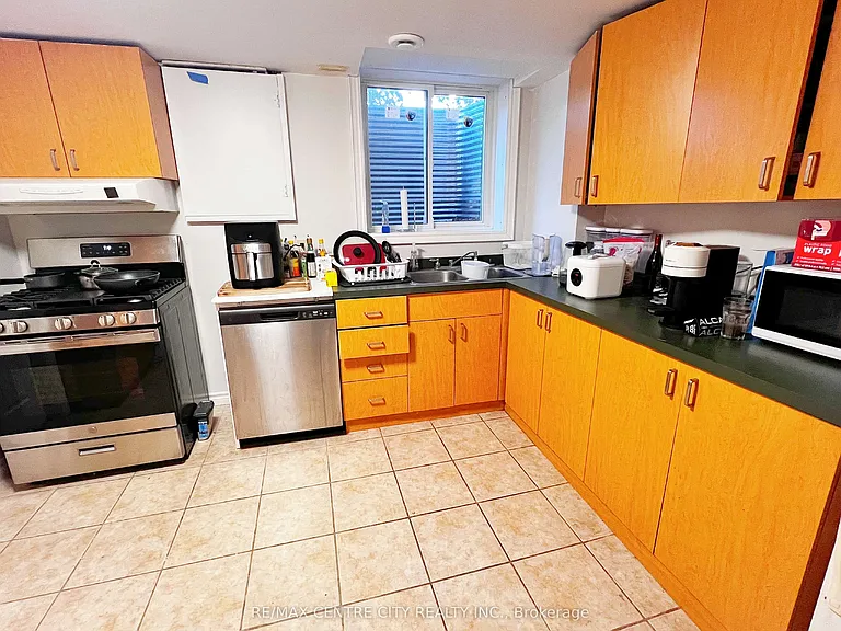 116 Paperbirch Cres E #UPPER — Photo 5